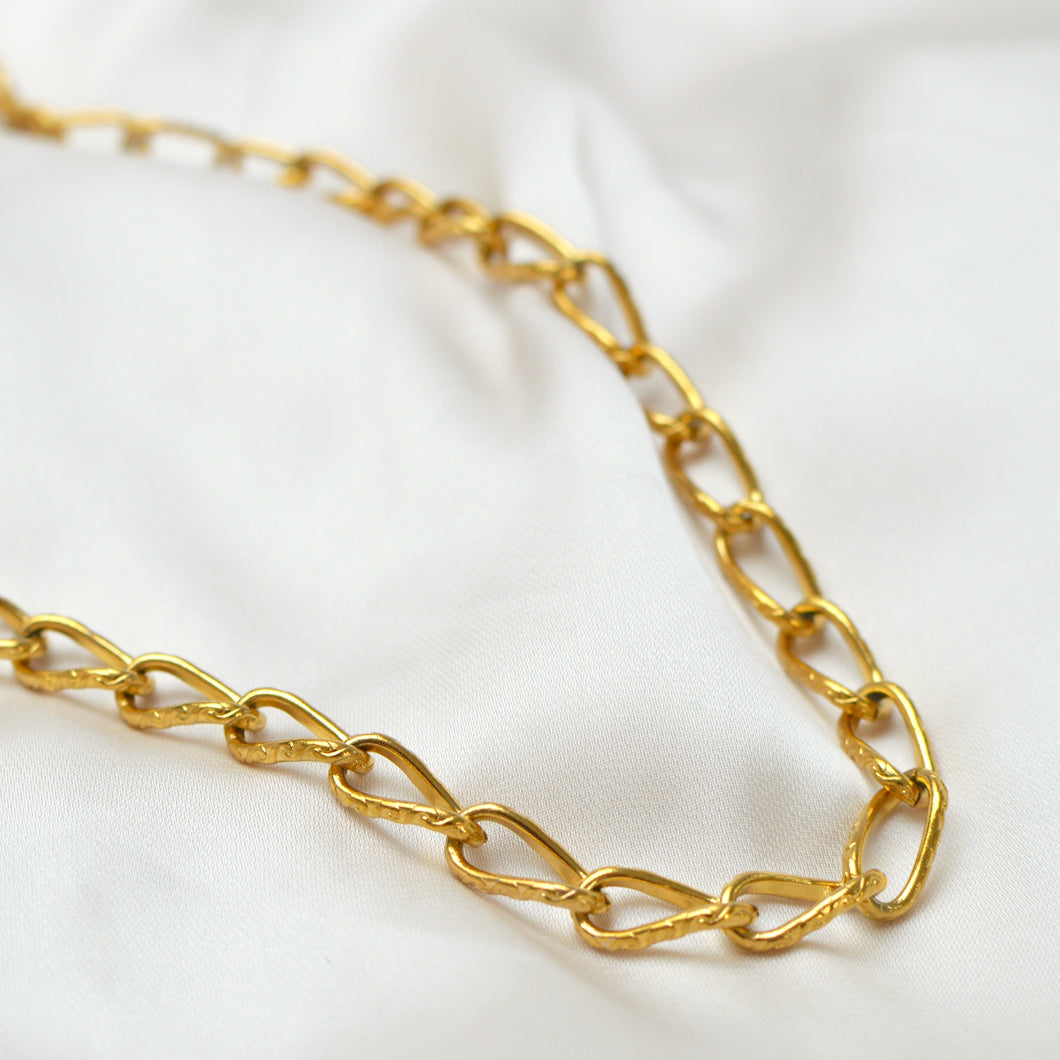 Curved Loop Chunky Chain Necklace
